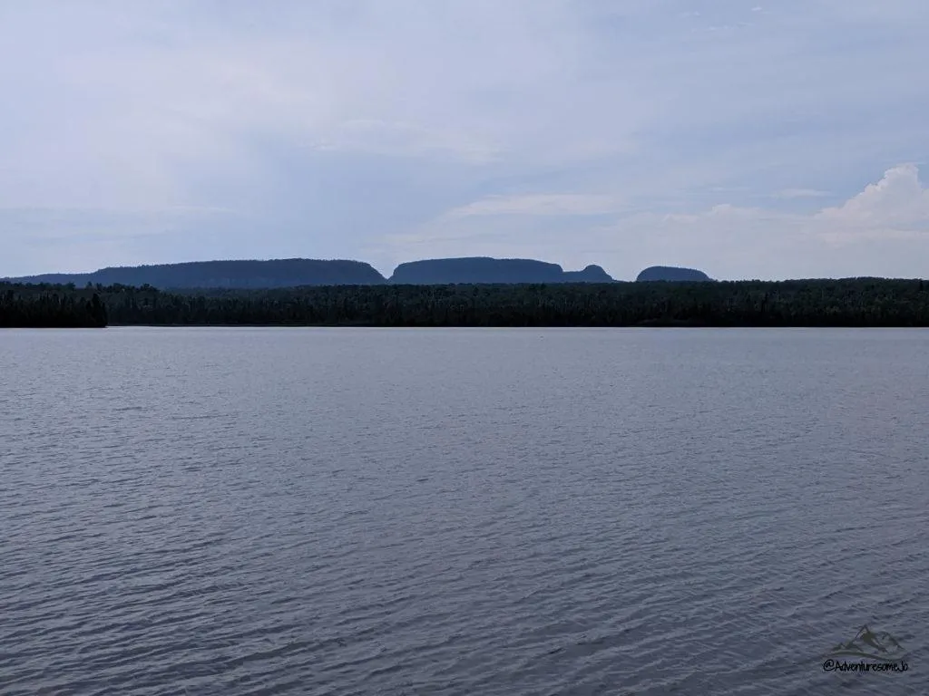 Vue du géant endormi dans le parc provincial Sleeping Giant dans le nord de l'Ontario