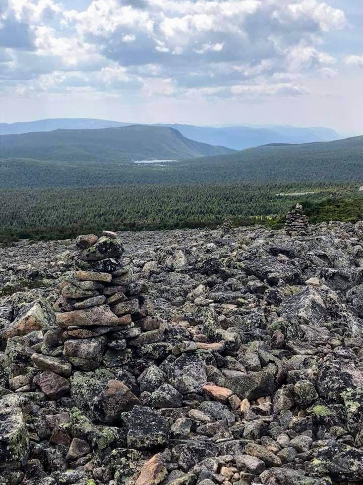 rocky trail marked with cairns on mont Jacques-Cartier