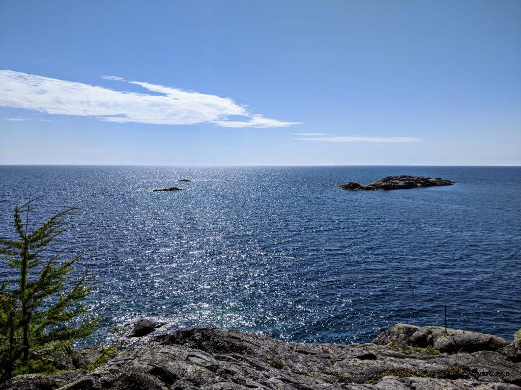 View of the blue waters of the lake hiking in Pukaskwa National Park