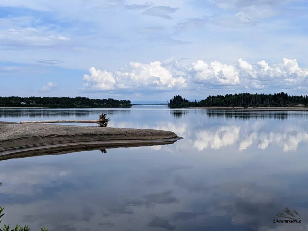 Plage de sable sur la rivière Churchill au Labrador