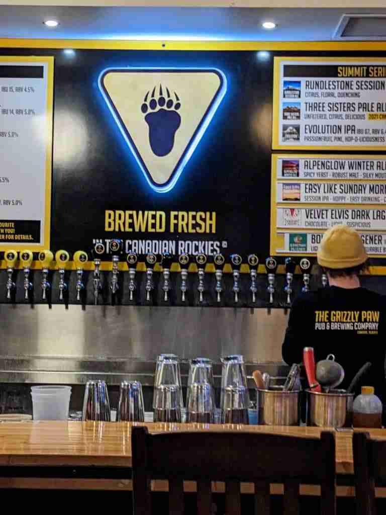 Grizzly Paw Pub and Brewing co bar