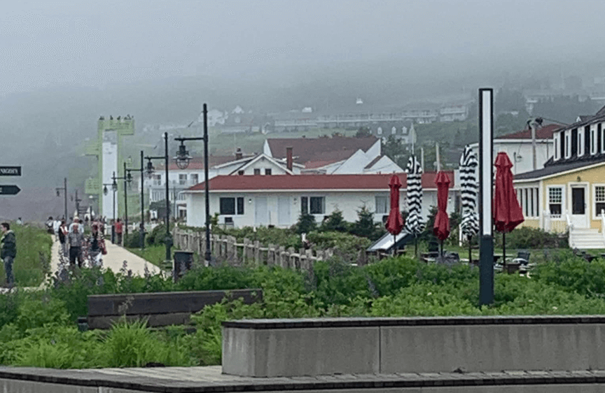 buidldings of Percé along the boardwalk