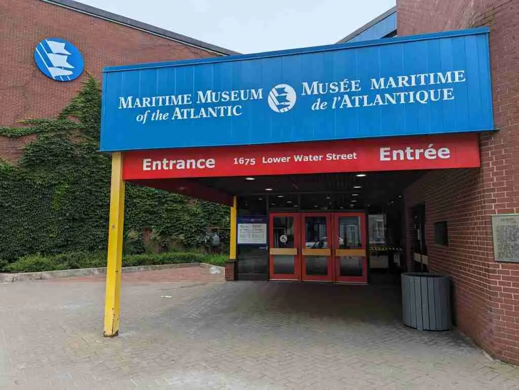 Entrée principale colorée du musée maritime de l'Atlantique à Halifax