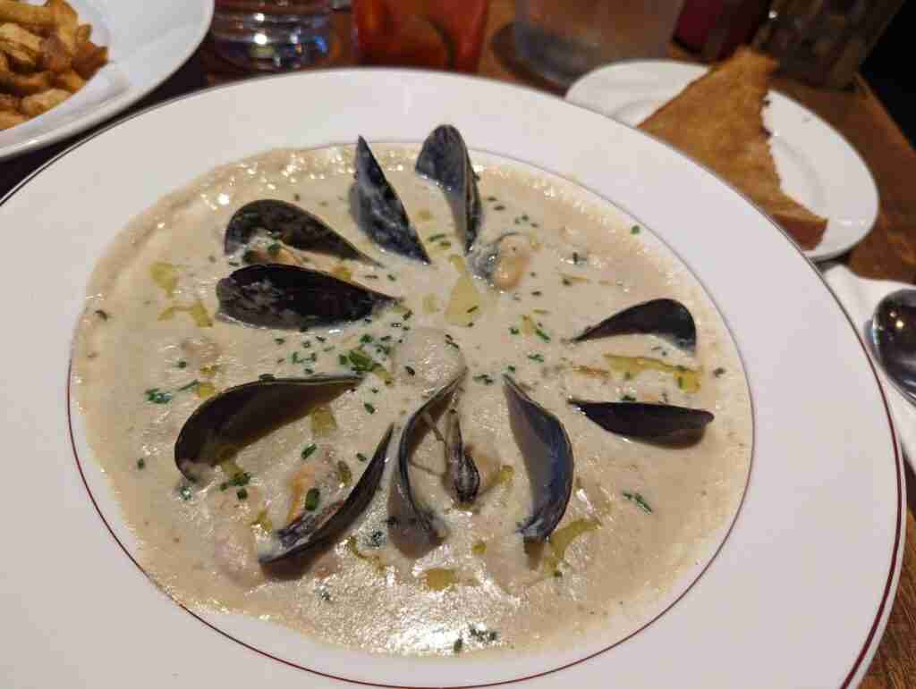 Chaudrée de palourdes au restaurant 2 Doors Down à Halifax