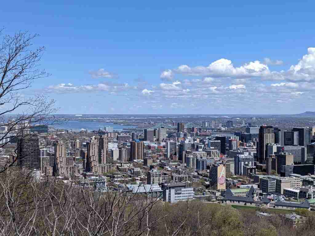 Vue panoramique sur la ville de Montréal à partir du Mont Royal