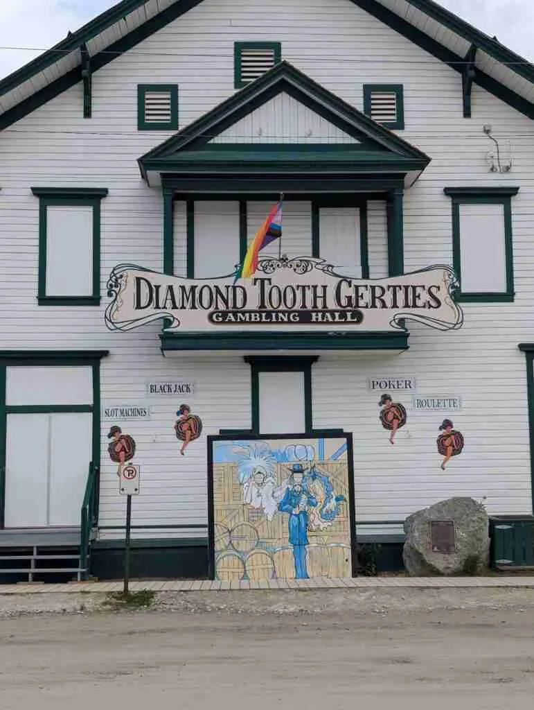 Casino Diamond Tooth Gerties