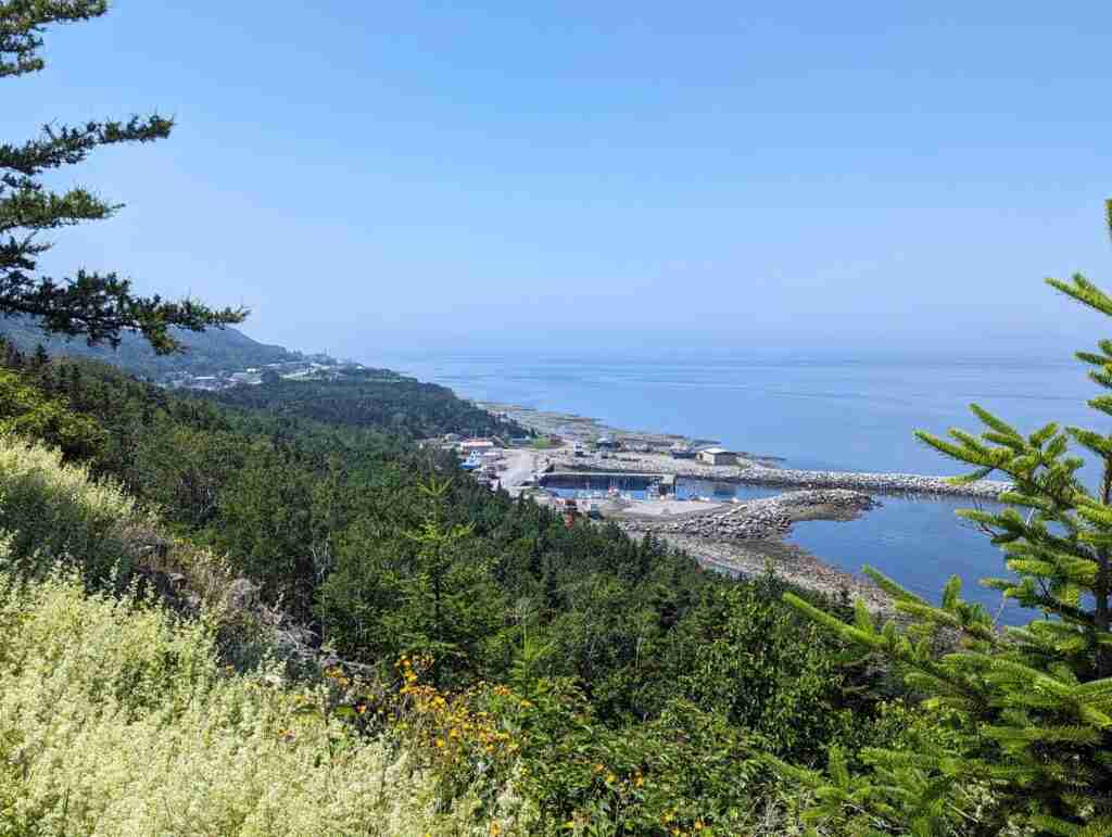 belvédère sur Sainte-Anne-des-Monts et le golfe du St-Laurent depuis la route 132
